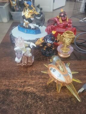 Skylanders Figure Lot Of 7 Pieces Activision